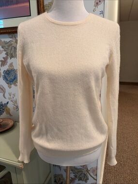 Charter Club Cream Crewneck Cashmere Sweater